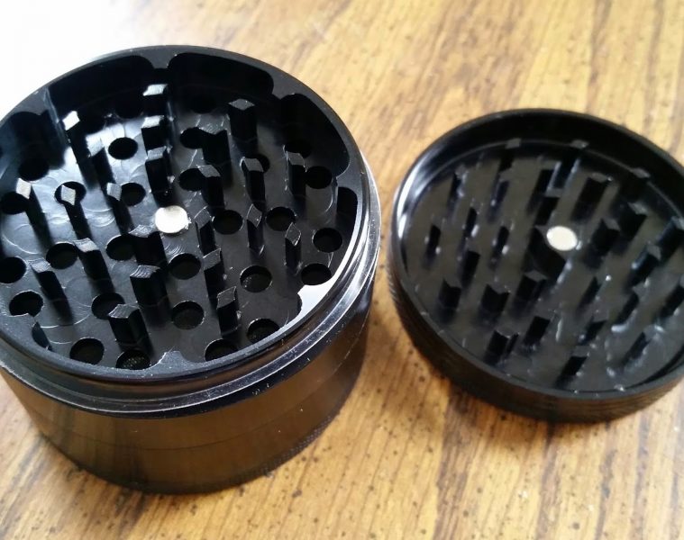 clean weed grinder